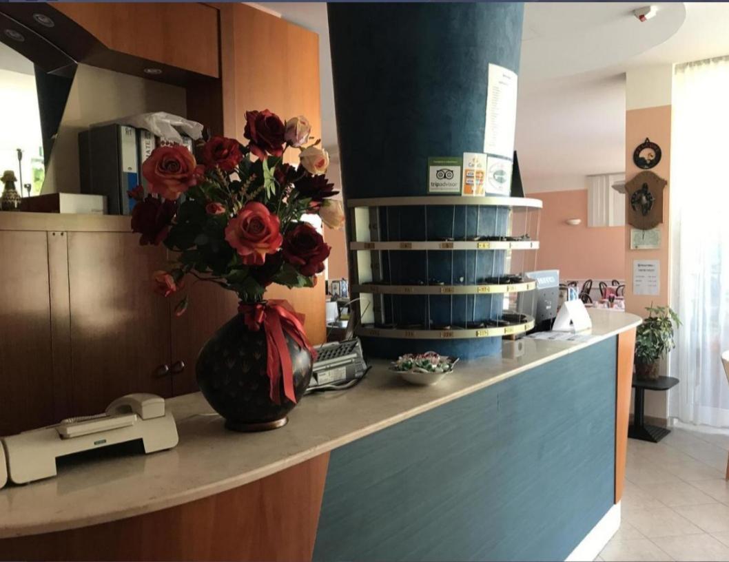 Hotel Villa Vera Rimini Ngoại thất bức ảnh