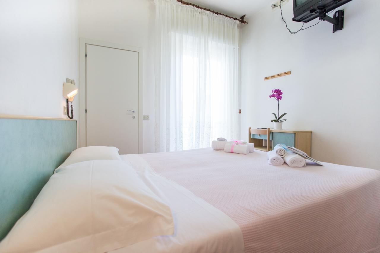 Hotel Villa Vera Rimini Ngoại thất bức ảnh