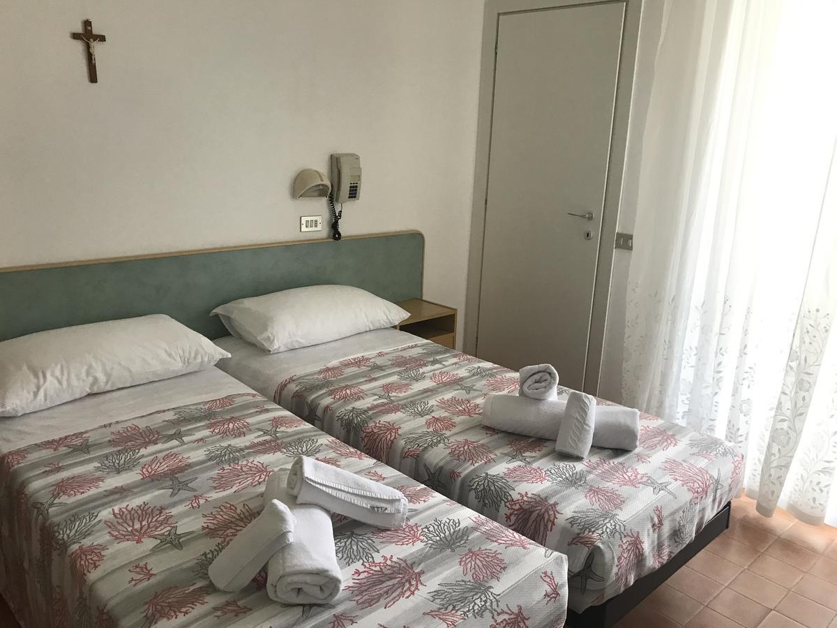 Hotel Villa Vera Rimini Ngoại thất bức ảnh